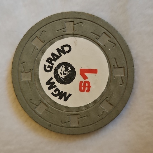 Vintage MGM Grand Las Vegas Casino Chip - Picture 2 of 3